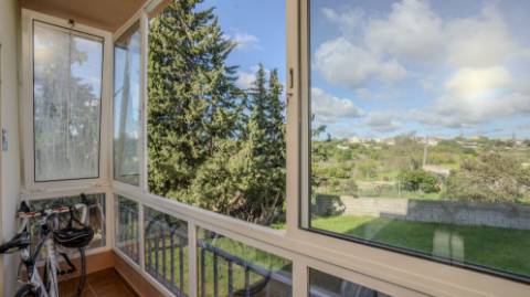 Apartamento T3 com Terraços, Piscina e Estacionamento no Algarve - Excelente Oportunidade!