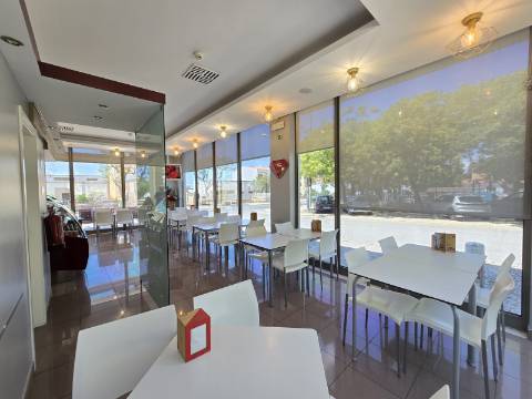 Estabelecimento Comercial em Funcionamento à Venda nas Ferreiras, Albufeira