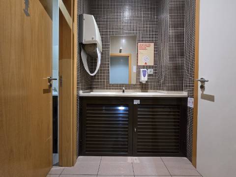 Estabelecimento Comercial em Funcionamento à Venda nas Ferreiras, Albufeira