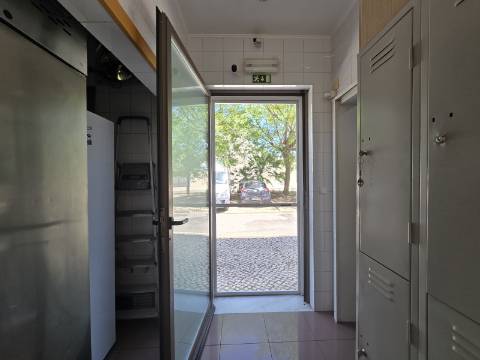 Estabelecimento Comercial em Funcionamento à Venda nas Ferreiras, Albufeira