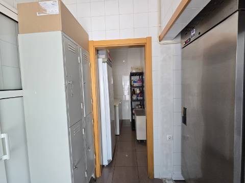 Estabelecimento Comercial em Funcionamento à Venda nas Ferreiras, Albufeira