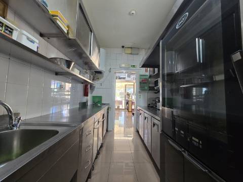 Estabelecimento Comercial em Funcionamento à Venda nas Ferreiras, Albufeira