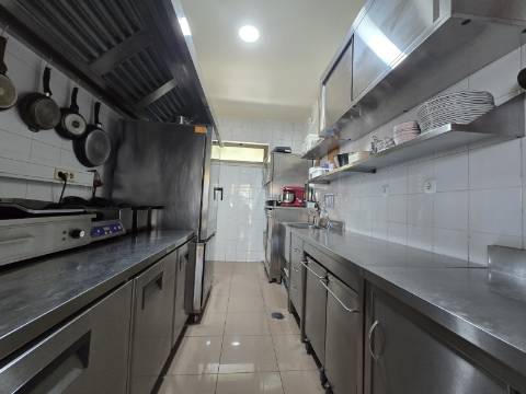 Estabelecimento Comercial em Funcionamento à Venda nas Ferreiras, Albufeira