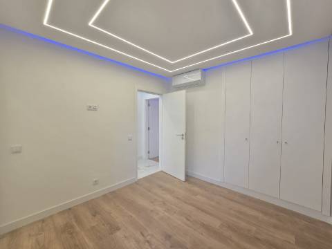 Apartamento T2 de Luxo com Vista Mar - Primeira Linha, Quarteira
