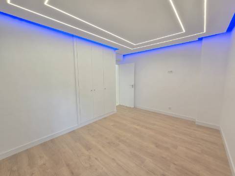 Apartamento T2 de Luxo com Vista Mar - Primeira Linha, Quarteira
