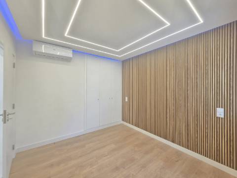 Apartamento T2 de Luxo com Vista Mar - Primeira Linha, Quarteira
