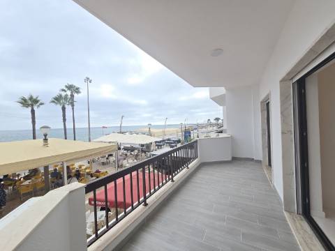 Apartamento T3 na Primeira Linha do Mar - Vista Incomparável e Localização Premium
