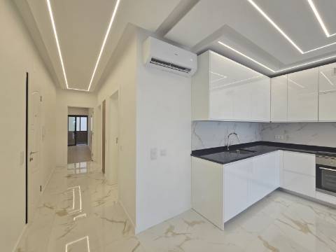 Apartamento T3 na Primeira Linha do Mar - Vista Incomparável e Localização Premium
