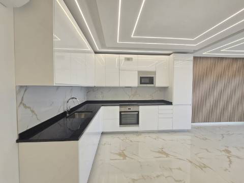 Apartamento T3 na Primeira Linha do Mar - Vista Incomparável e Localização Premium
