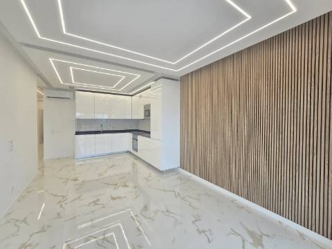 Apartamento T3 na Primeira Linha do Mar - Vista Incomparável e Localização Premium
