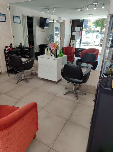 Salão de Cabeleireiro em Funcionamento - Oportunidade Única em Quarteira para trespasse