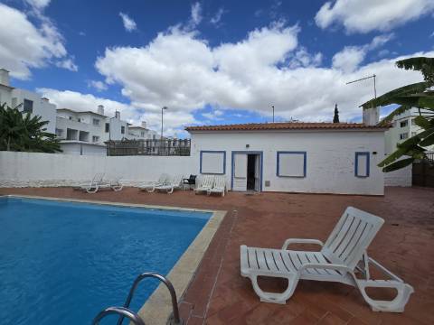 Casa Térrea em Condomínio Fechado com piscina- Santa Eulália ( sem licença de utilização )
