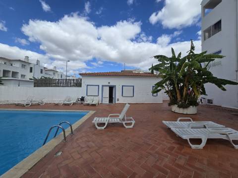 Casa Térrea em Condomínio Fechado com piscina- Santa Eulália ( sem licença de utilização )
