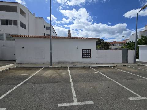 Casa Térrea em Condomínio Fechado com piscina- Santa Eulália ( sem licença de utilização )
