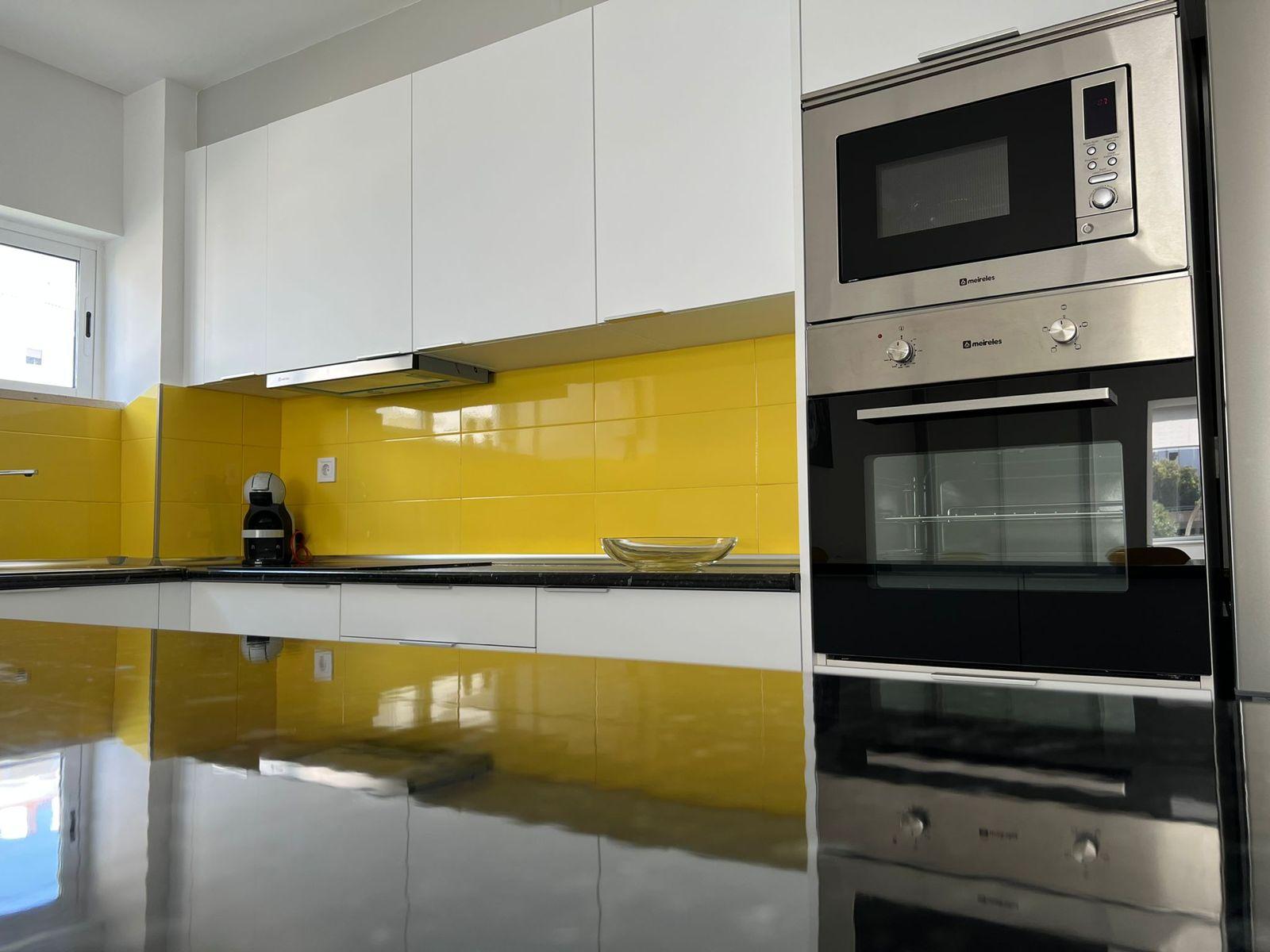 Apartamento renovado com piscina +AL