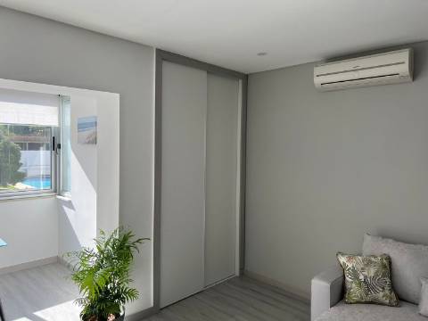 Apartamento renovado com piscina +AL