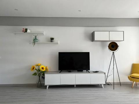 Apartamento renovado com piscina +AL