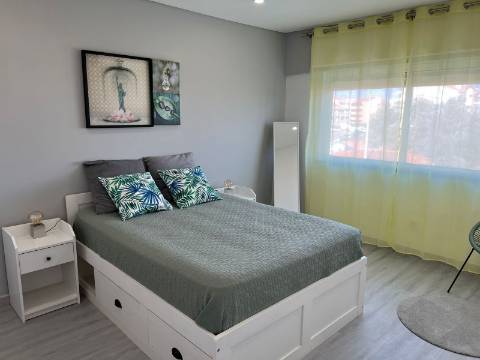 Apartamento renovado com piscina +AL