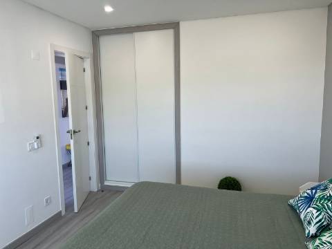 Apartamento renovado com piscina +AL