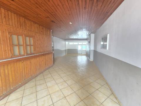 Apartamento renovado com piscina +AL