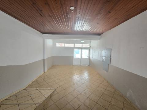 Apartamento renovado com piscina +AL
