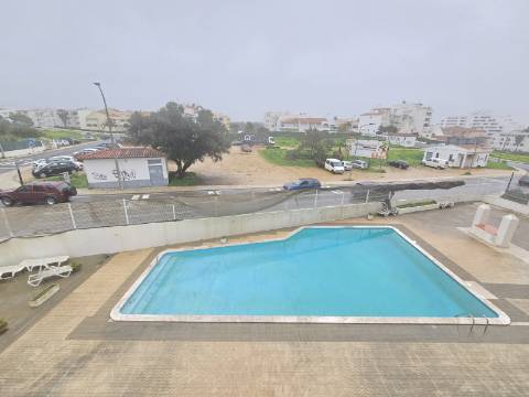 Apartamento renovado com piscina +AL