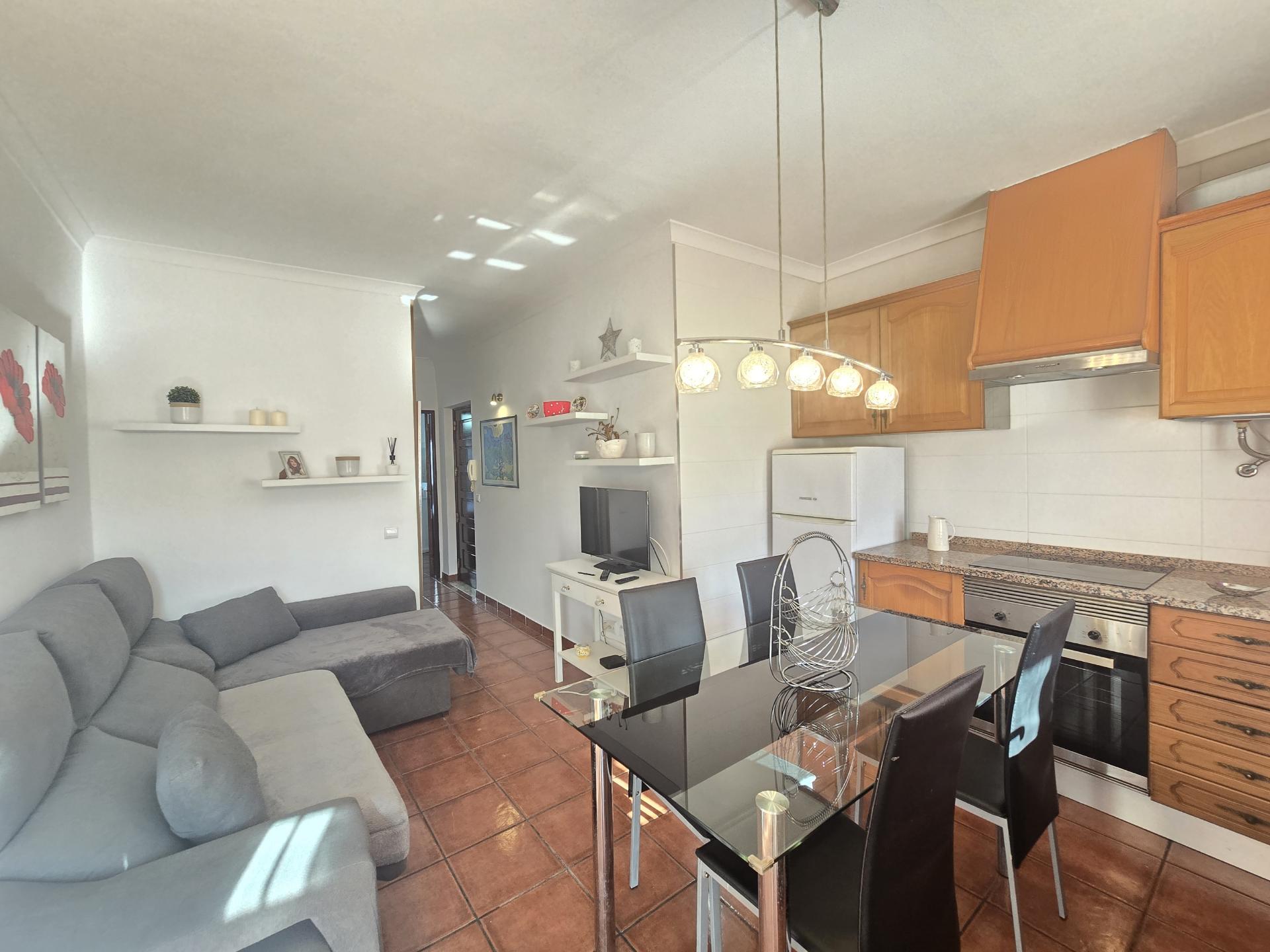 Excelente oportunidade ! Apartamento no rés do chão com estacionamento privativo!