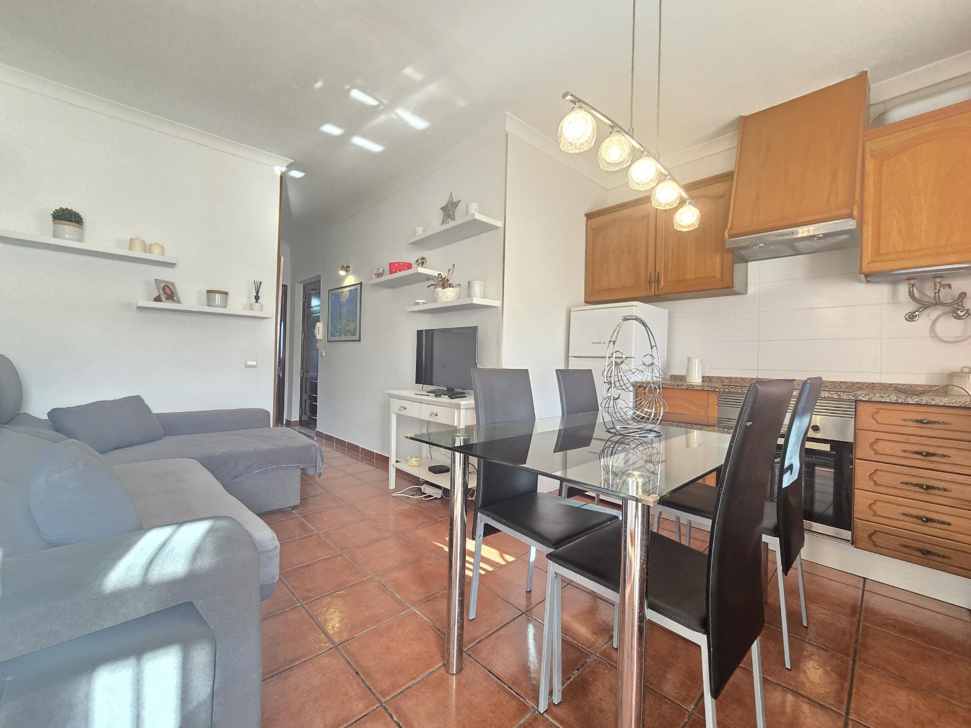 Excelente oportunidade ! Apartamento no rés do chão com estacionamento privativo!