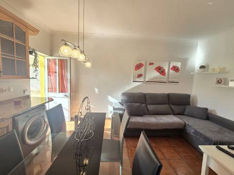 Excelente oportunidade ! Apartamento no rés do chão com estacionamento privativo!