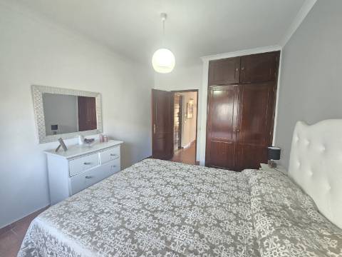 Excelente oportunidade ! Apartamento no rés do chão com estacionamento privativo!