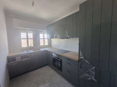 T1 Espaçoso com Potencial , Garagem Box e Piscina Rooftop