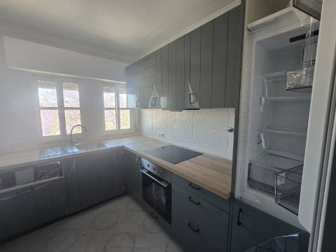 T1 Espaçoso com Potencial , Garagem Box e Piscina Rooftop