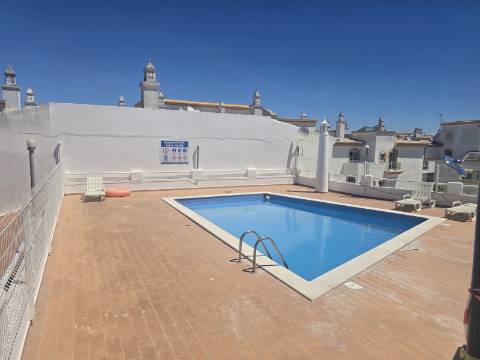 T1 Espaçoso com Potencial , Garagem Box e Piscina Rooftop