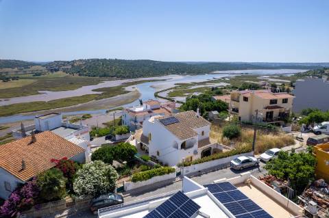 Moradia T5 com Piscina Privada na Prestigiada Zona da Ladeira do Vau - Portimão