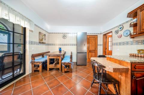 Moradia T5 com Piscina Privada na Prestigiada Zona da Ladeira do Vau - Portimão
