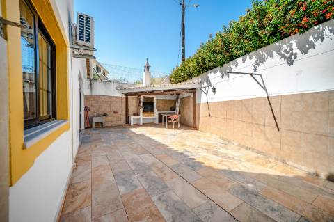 Moradia T5 com Piscina Privada na Prestigiada Zona da Ladeira do Vau - Portimão