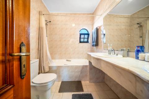 Moradia T5 com Piscina Privada na Prestigiada Zona da Ladeira do Vau - Portimão