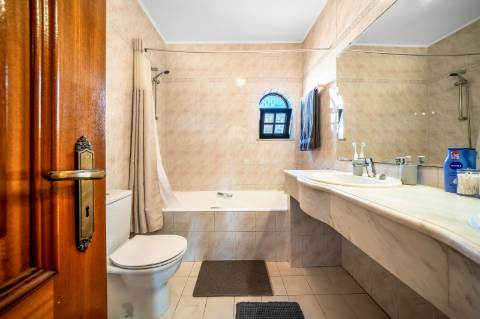 Moradia T5 com Piscina Privada na Prestigiada Zona da Ladeira do Vau - Portimão