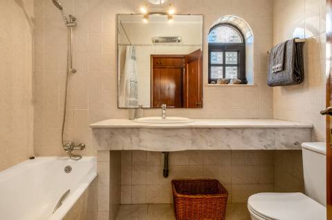 Moradia T5 com Piscina Privada na Prestigiada Zona da Ladeira do Vau - Portimão