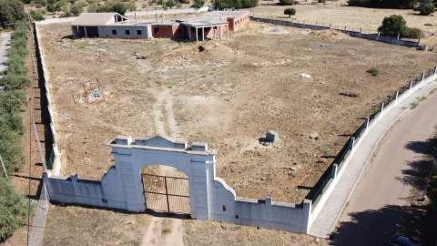 Terreno com moradia situado numa zona sossegada - Brejos(Elvas)