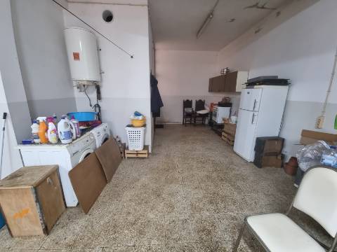 Moradia T4 isolada inserida em terreno com 5000m2 - Camarral (Palmela)