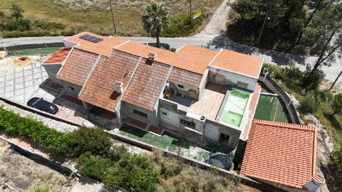 Moradia Isolada em fase de renovação/ remodelação com piscina e jardim - Miraventos(Palmela)