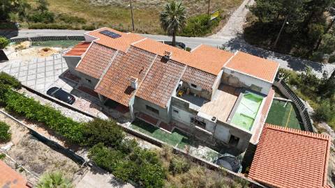 Moradia Isolada em fase de renovação/ remodelação com piscina e jardim - Miraventos(Palmela)