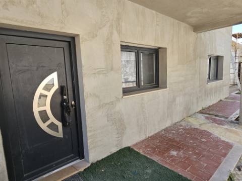 Moradia Isolada em fase de renovação/ remodelação com piscina e jardim - Miraventos(Palmela)