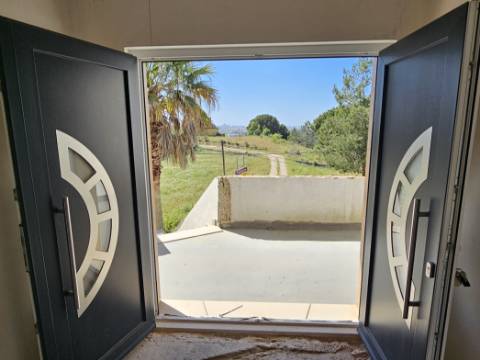 Moradia Isolada em fase de renovação/ remodelação com piscina e jardim - Miraventos(Palmela)