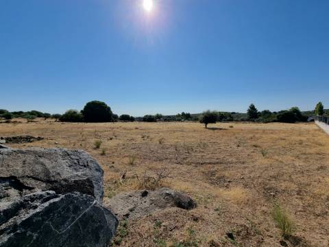 Terreno para construção de 12 moradias com projeto aprovado - Brejos (Elvas)