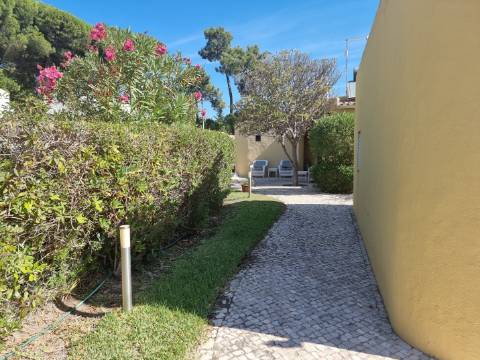 Moradia V3 toda térrea isolada com piscina,jardim e garagem - Vilamoura(Algarve)