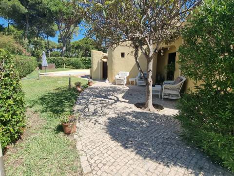 Moradia V3 toda térrea isolada com piscina,jardim e garagem - Vilamoura(Algarve)