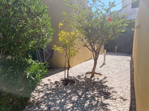Moradia V3 toda térrea isolada com piscina,jardim e garagem - Vilamoura(Algarve)
