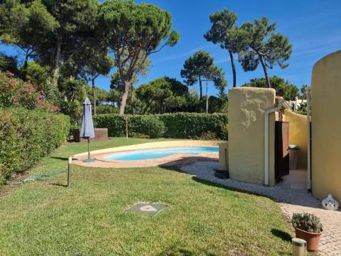 Moradia V3 toda térrea isolada com piscina,jardim e garagem - Vilamoura(Algarve)